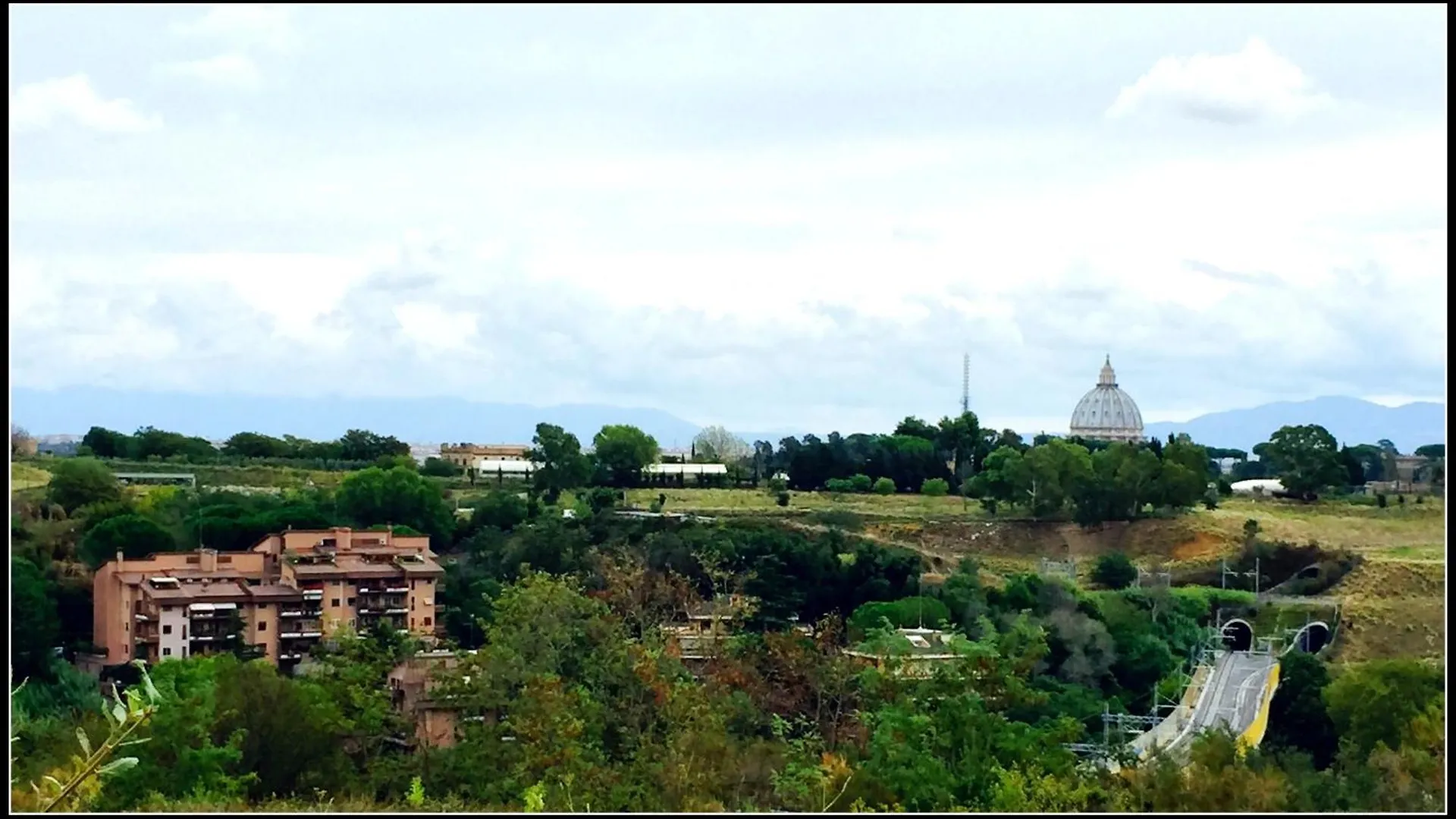 Il Cupolone In Pineta - Two Steps In The Pinewood Towards The Vatican! Rome